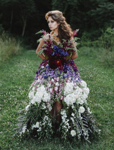 Šaty vyrobené z kvetov